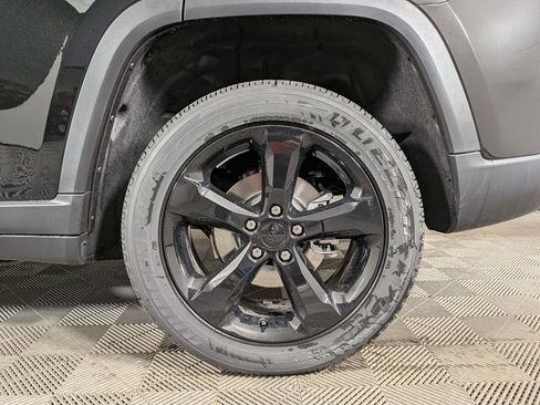 New 2025 Jeep Grand Cherokee Altitude image 14