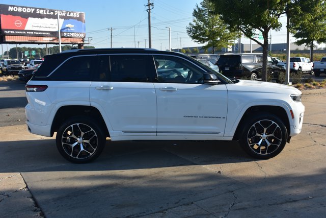 Used 2023 Jeep Grand Cherokee Summit AWD/4WD image 4