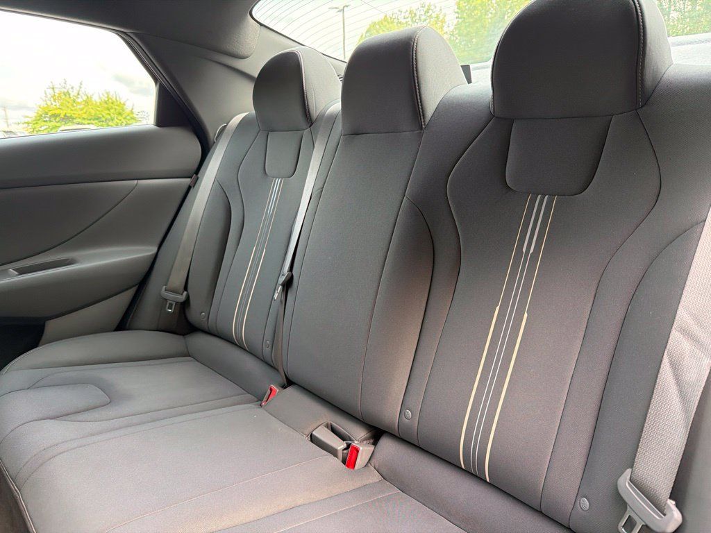 Used 2024 Hyundai Elantra SEL FWD image 12