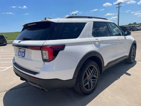 Used 2025 Ford Explorer ST-Line w/ ST-Line Street Pack AWD/4WD image 6