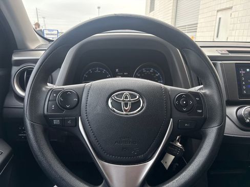 Used 2018 Toyota RAV4 LE image 16