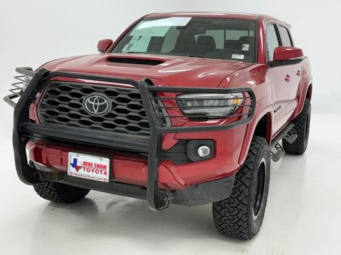 Used 2022 Toyota Tacoma TRD Sport w/ Technology Package AWD/4WD image 4