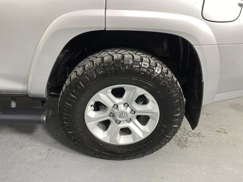 Certified 2024 Toyota 4Runner SR5 Premium image 33