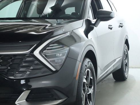 Used 2025 Kia Sportage LX image 4