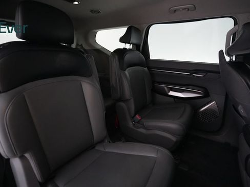 Used 2024 Kia EV9 Light Long Range RWD image 5