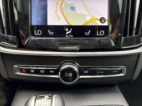 Used 2017 Volvo S90 T5 Momentum w/ Convenience Package FWD image 20