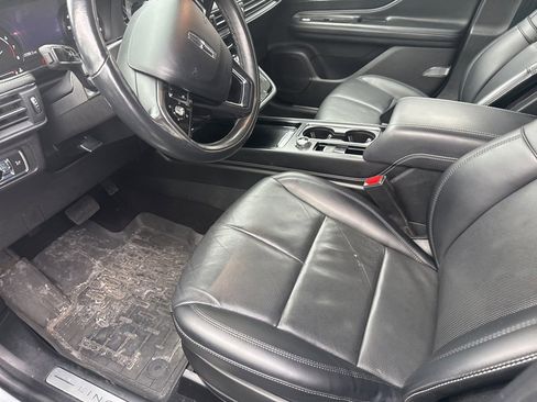 Used 2022 Lincoln Corsair AWD w/ Premium Package image 9