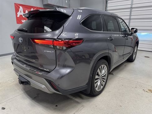 Used 2021 Toyota Highlander Platinum image 7