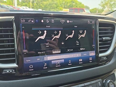 Used 2023 Chrysler Pacifica Touring-L FWD image 48