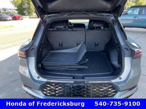 Used 2024 Chevrolet Equinox EV RS FWD image 22