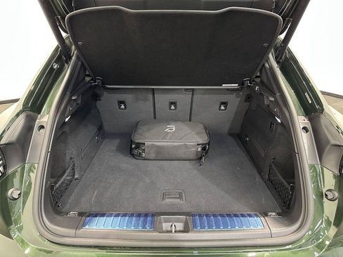 Certified 2025 Porsche Macan 4S Electric AWD/4WD image 37