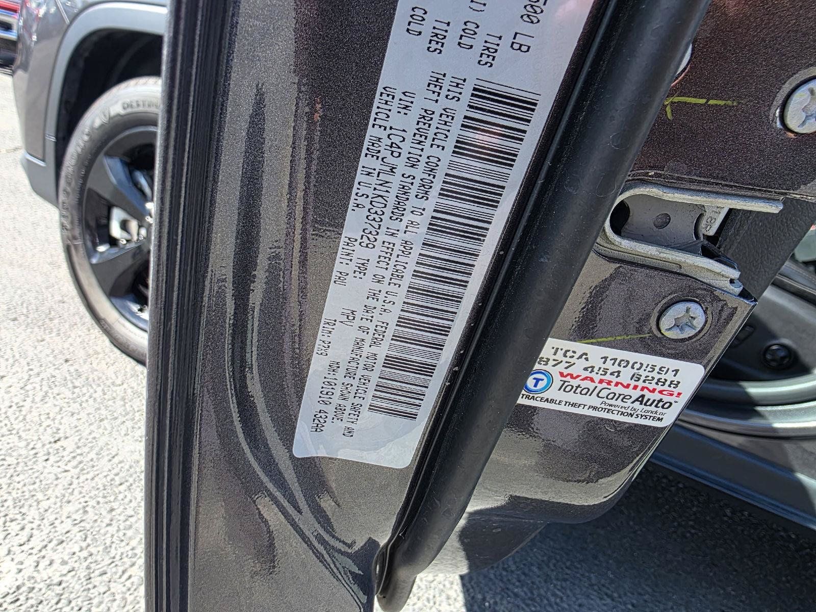 Used 2019 Jeep Cherokee Latitude Plus AWD/4WD image 19