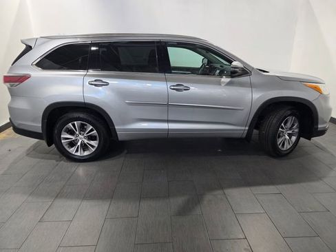 Used 2014 Toyota Highlander XLE AWD/4WD image 6