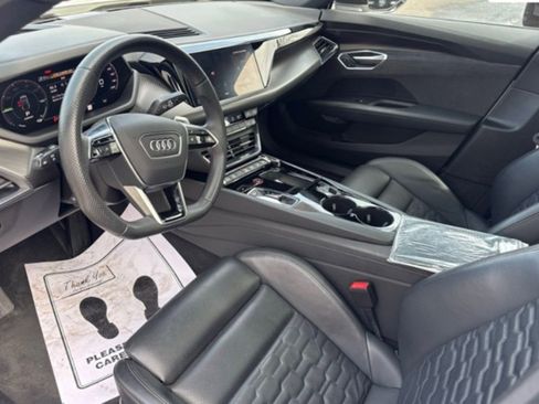 Used 2022 Audi e-tron GT Prestige image 2