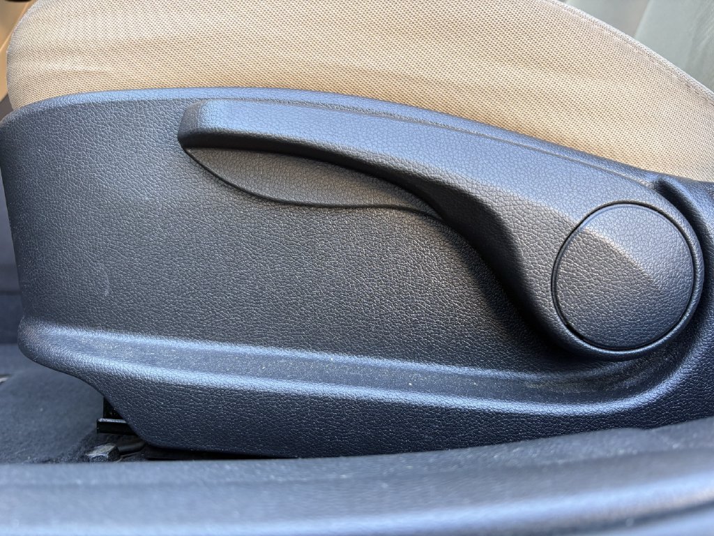 Used 2013 Hyundai Elantra GLS FWD image 12