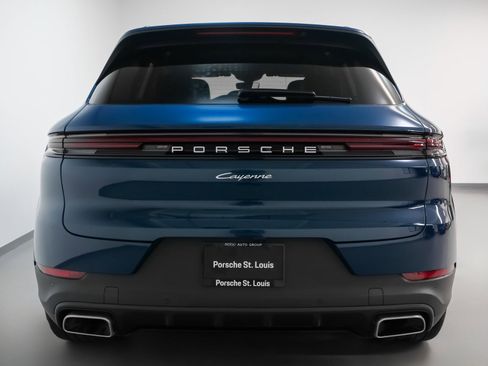 Used 2024 Porsche Cayenne image 11