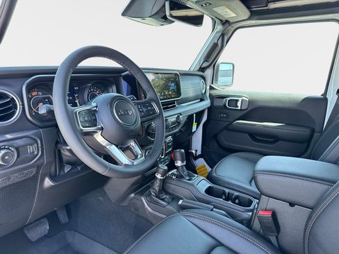 New 2026 Jeep Wrangler Unlimited Sahara AWD/4WD image 31
