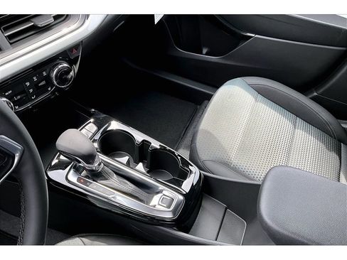 New 2026 Chevrolet Trax LT w/ Driver Confidence Package FWD image 9