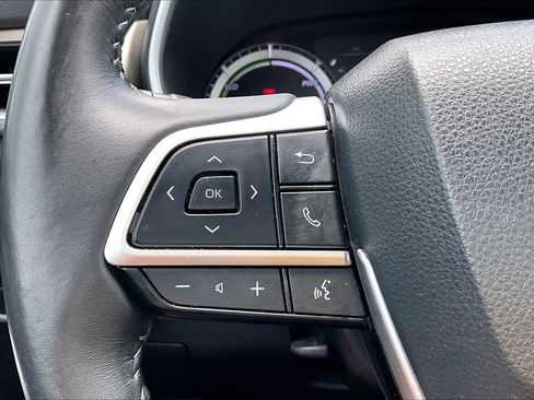 Used 2022 Toyota Highlander XLE FWD image 24