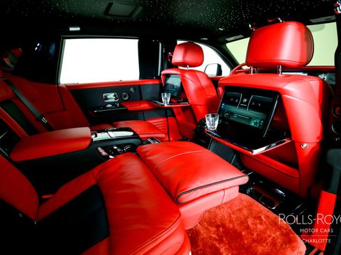 Used 2024 Rolls-Royce Phantom Extended Wheelbase w/ The Phantom Package image 31
