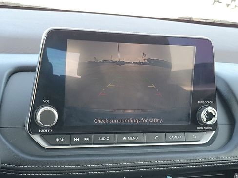 Used 2022 Nissan Rogue SV FWD image 16