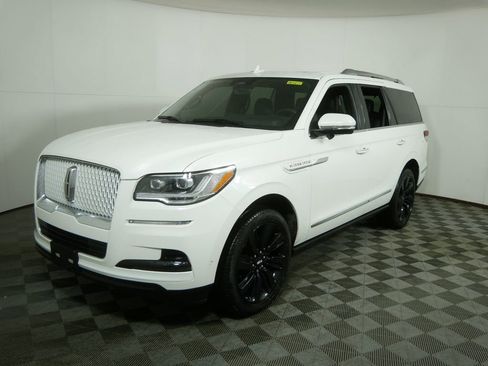 Used 2024 Lincoln Navigator Reserve w/ Equipment Group 201A image 7