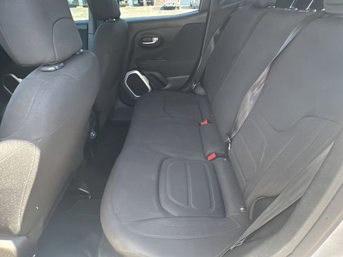 Used 2018 Jeep Renegade Latitude image 16