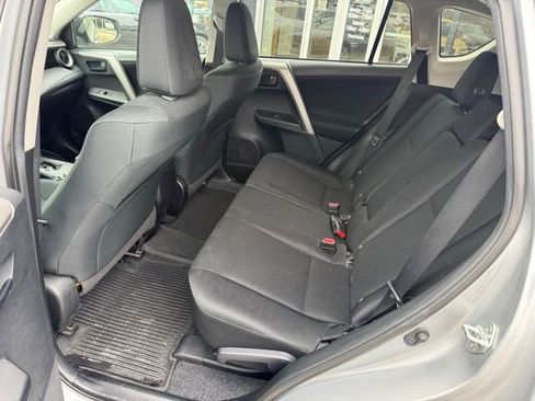 Used 2018 Toyota RAV4 LE image 33
