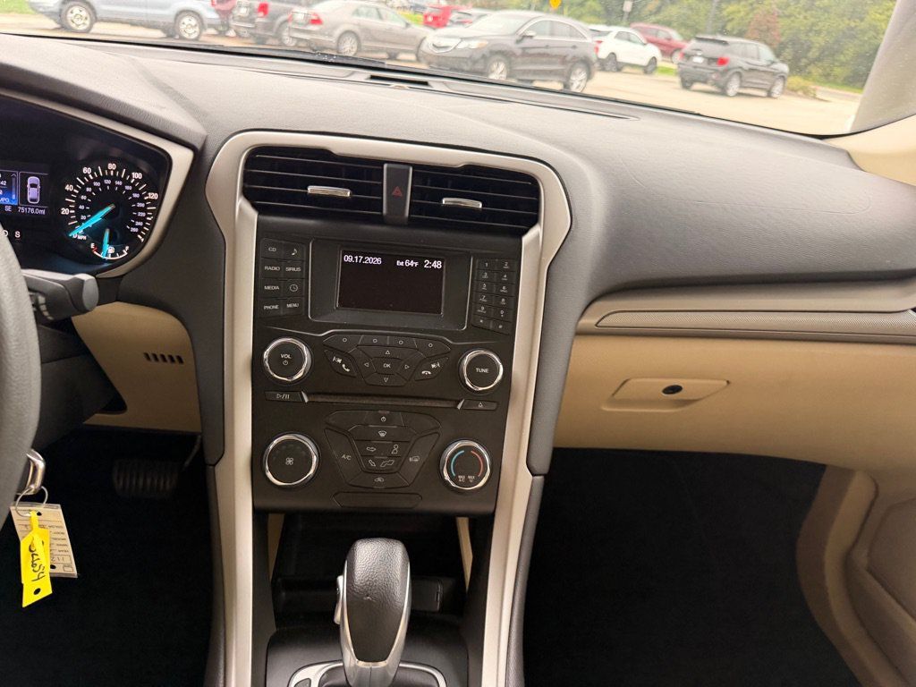 Used 2013 Ford Fusion SE FWD image 23