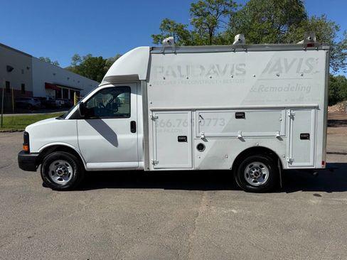 Used 2010 GMC Savana 3500 RWD image 2