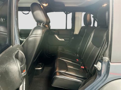 Used 2017 Jeep Wrangler Unlimited Rubicon w/ Max Tow Package image 24