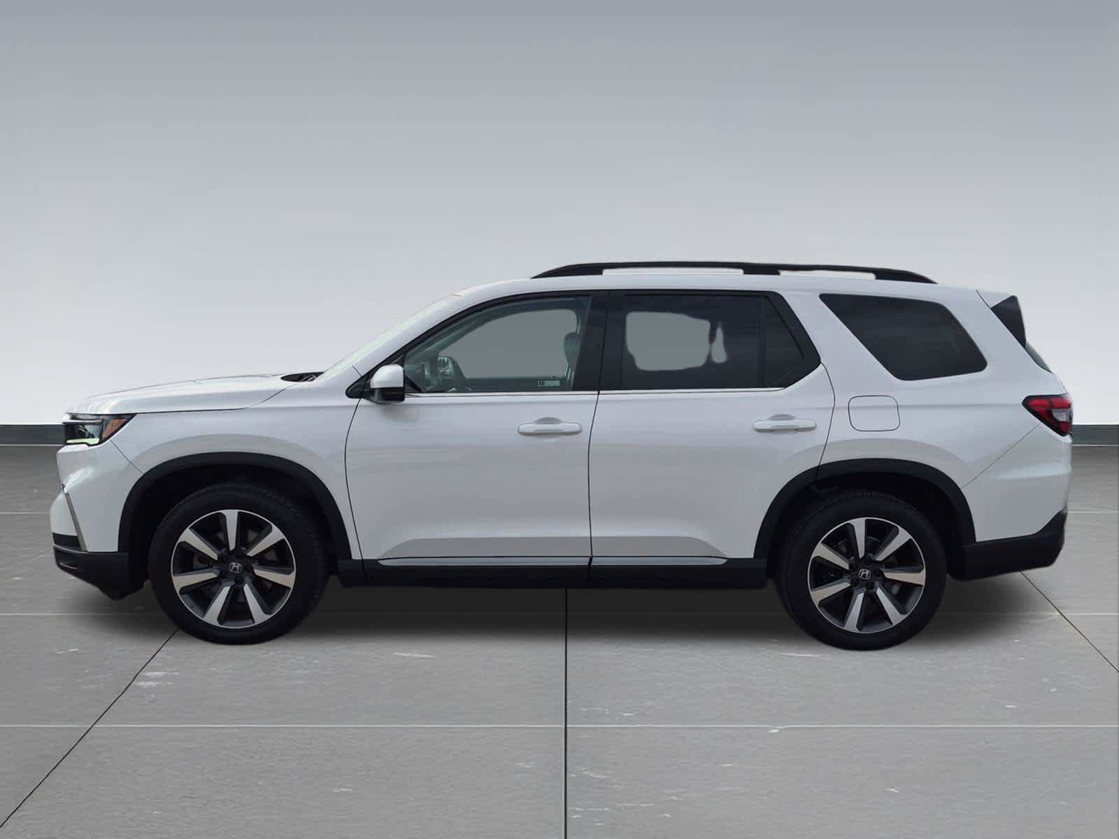 Certified 2025 Honda Pilot Touring image 3