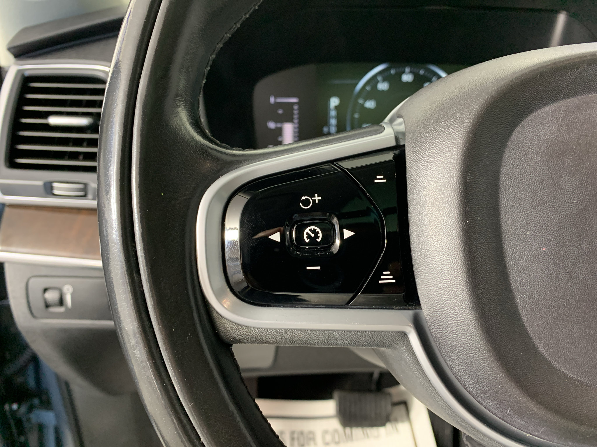 Used 2019 Volvo XC90 T5 Momentum w/ Advanced Package AWD/4WD image 17