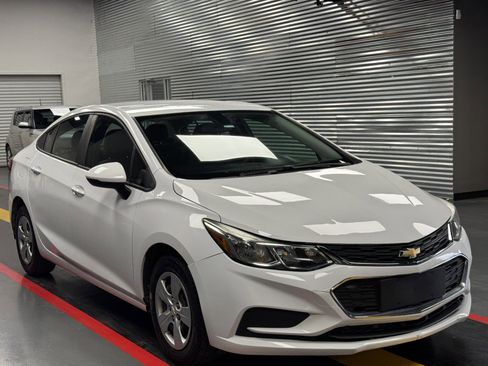 Used 2018 Chevrolet Cruze LS image 7
