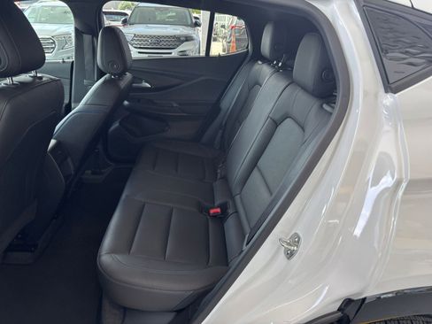 Used 2025 Buick Envista Sport Touring image 25