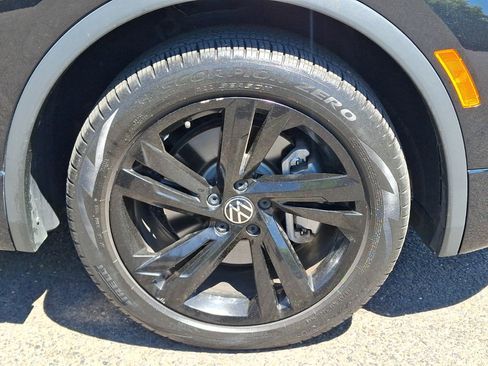 Certified 2023 Volkswagen Tiguan SE R-Line AWD/4WD image 8