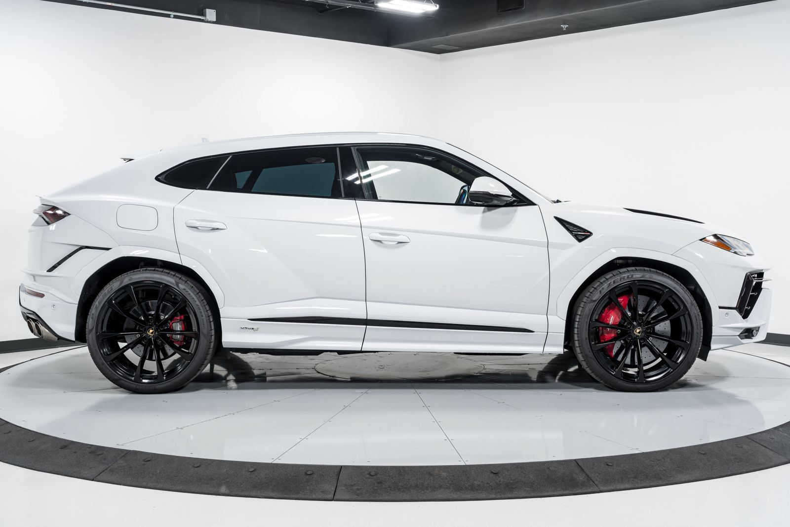 Used 2023 Lamborghini Urus S AWD/4WD image 2