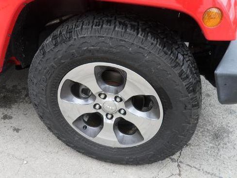 Used 2017 Jeep Wrangler Unlimited Sahara w/ Dual Top Group image 13