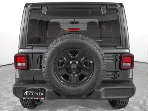 Used 2025 Jeep Wrangler Sport AWD/4WD image 5