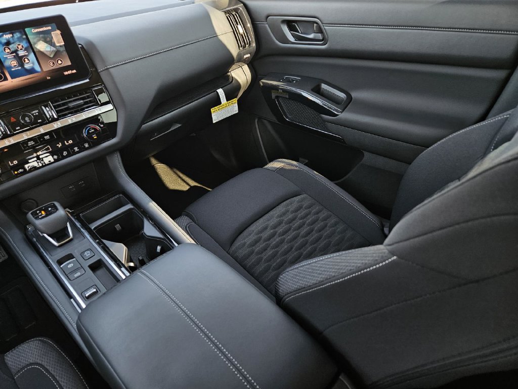 Certified 2026 Nissan Pathfinder SV FWD image 11