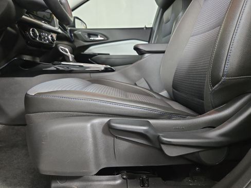 Certified 2025 Chevrolet Trax LT w/ LT Convenience Package FWD image 29