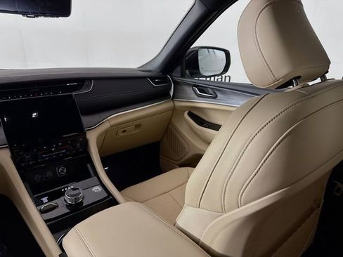 New 2025 Jeep Grand Cherokee L Limited w/ Luxury Tech Group II AWD/4WD image 23