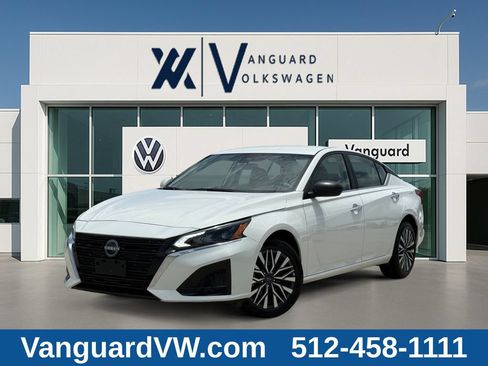 Used 2025 Nissan Altima 2.5 SV AWD/4WD image 1