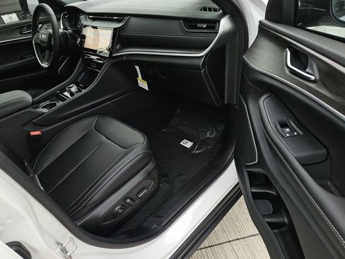 New 2026 Jeep Grand Cherokee Limited RWD image 7
