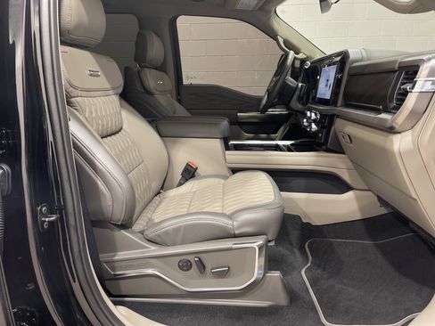 Used 2025 Ford F450 Platinum w/ Platinum Plus Package image 31