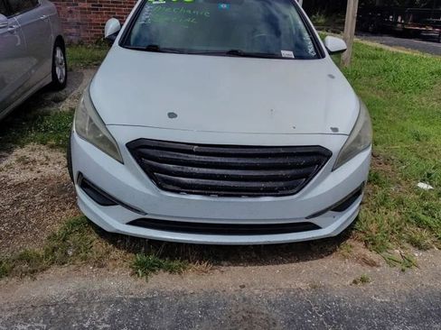 Used 2015 Hyundai Sonata SE w/ Option Group 09 FWD image 1