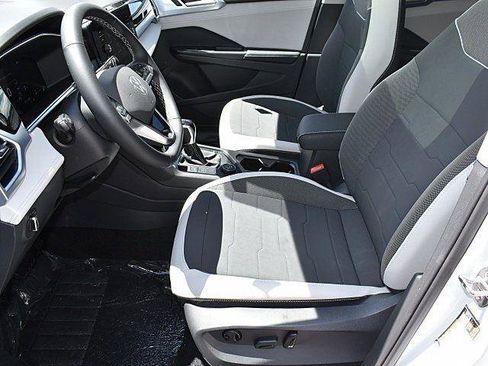 New 2025 Volkswagen Taos SE image 7