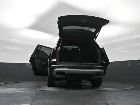 Used 2024 Chevrolet Traverse Z71 image 30