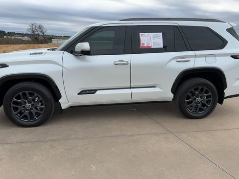 Used 2024 Toyota Sequoia Platinum image 6