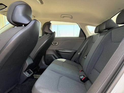 Used 2025 Kia K4 FWD image 28